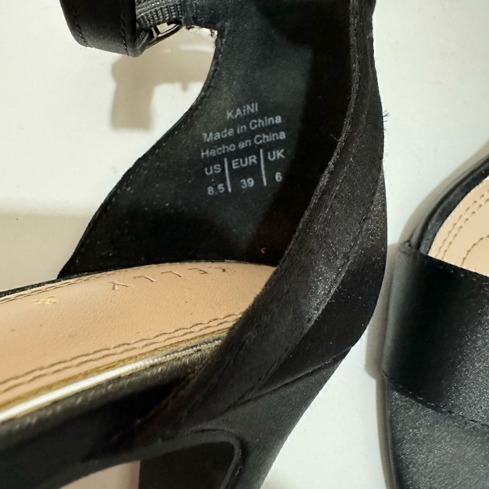 Kelly and Katie Kaini Satin Heels size 8.5 - Picture 10 of 11